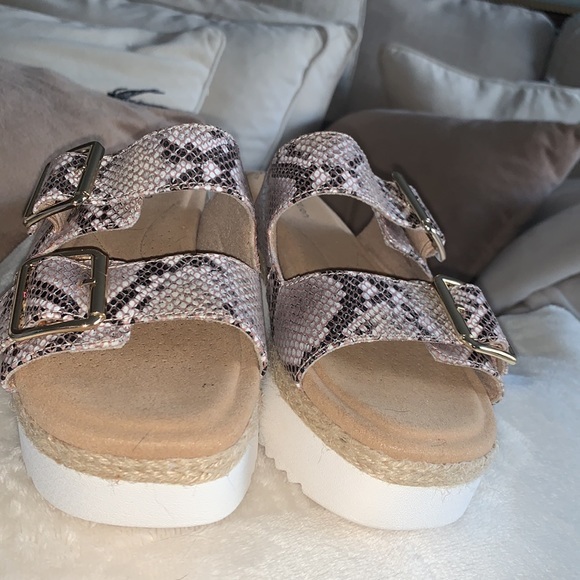 ‼️NWT! Clark’s Lana slide Sandal sold out online! - Picture 10 of 14